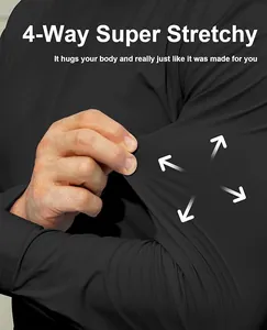 Gros plan d'une chemise noire à manches longues avec tissu extensible dans les 4 sens