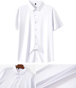 Vue détaillée d'une chemise blanche extensible muscle fit montrant le col et la texture du tissu