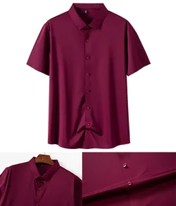 Détail du col et de la texture du tissu de qualité supérieure d'une chemise extensible bordeaux