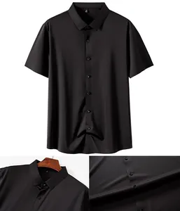 Détail d'une chemise homme noire extensible montrant la texture sans couture et les boutons.