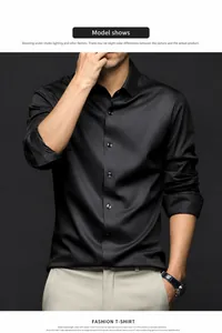 Vue détaillée d'une chemise à manches longues en satin de soie noire pour les hommes