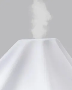 Gros plan d'une chemise extensible blanche sans repassage avec effet vapeur respirant