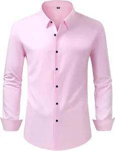 Vue de face d'une chemise rose à manches longues en tissu extensible dans quatre sens