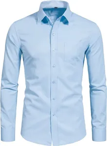 Vista frontal detallada de camisa casual para hombre azul claro con bolsillo frontal