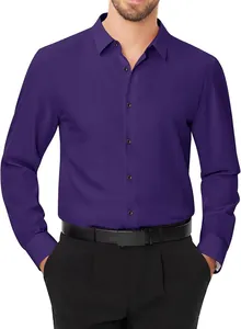 Détail d'une chemise habillée stretch violette à manches longues pour hommes