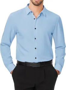 Vue détaillée d'une chemise habillée à manches longues bleu clair extensible sans repassage