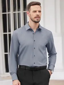 Chemise grise à manches longues pour homme avec boutons noirs et tissu extensible 4 sens
