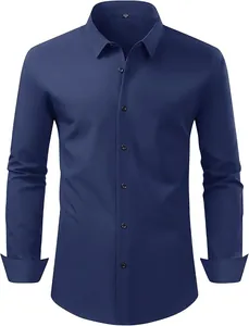 Détail de la vue frontale d'une chemise habillée bleu marine extensible sans repassage