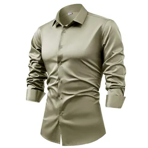 Vue détaillée d'une chemise habillée en satin kaki à manches longues pour homme sans repassage.