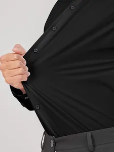 Schwarzes Herren-Businesshemd mit langen Ärmeln und hoher Elastizität durch 4-Way-Stretch