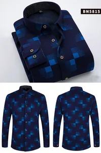 Vues avant et arrière du chemisier thermique pour hommes à carreaux bleu marine BN5815.