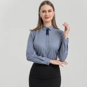 Chemise professionnelle cintrée pour femme en bleu-gris à manches longues avec ruban
