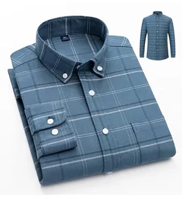 Vue détaillée de haute qualité d'une chemise en coton à carreaux bleus pour homme