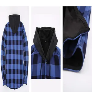 Vue détaillée de la chemise à capuche à carreaux bleus avec doublure polaire chaude