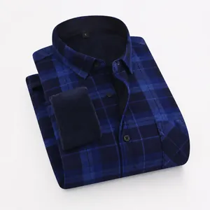 Klassisches blaues Langarm-Kariertes Herrenhemd mit warmem dickem Fleece-Futter