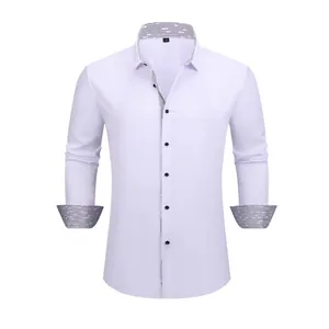 Camisa de hombre de manga larga blanca con cuello y puños interiores en contraste