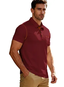 Détail d'un polo bordeaux pour homme avec poche poitrine et coutures contrastées