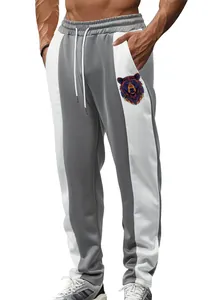 Pantaloni sportivi da uomo bicolore grigio e bianco con stampa grafica di un orso