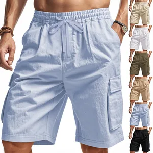 Gedetailleerd overzicht van losse heren cargo shorts met diverse kleuren en zakken