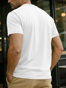 Vue arrière d'un t-shirt en coton blanc pour hommes avec un col rond classique et épuré.
