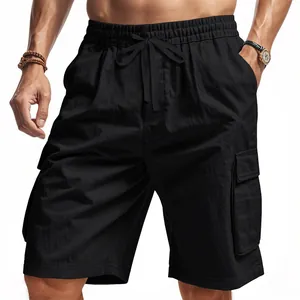 Detail van zwarte heren cargo shorts met elastische tailleband met trekkoord en zakken.