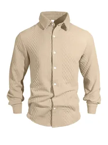 Camisa de punto de manga larga beige para hombre con patrón de jacquard y cuello de solapa