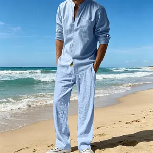 Ανδρικό γαλάζιο λινό σετ πουκάμισο και παντελόνι που αναπνέει για καλοκαιρινές διακοπές