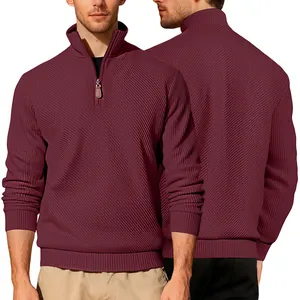 Dettaglio fronte e retro della felpa da uomo bordeaux con mezza zip e trama diagonale
