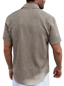 Vue arrière détaillée d'une chemise de bureau texturée à manches courtes pour hommes