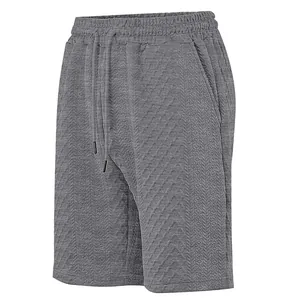 Short décontracté gris pour homme avec cordon de serrage et motif jacquard texturé.