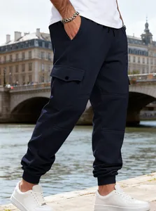 Pantaloni cargo in pile blu scuro da uomo con tasche multiple e coulisse sul fondo