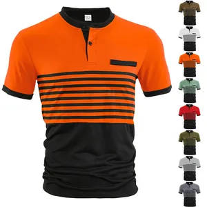 Lässiges gestreiftes Henley-Poloshirt für Herren in Color-Block-Optik, kurzärmelig.