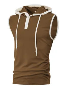 Vorderansicht des braunen ärmellosen Herren-Hoodies mit hochwertigem Mesh-Gewebe und Kordeln
