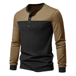 Detailansicht eines zweifarbigen Henley-Langarmshirts für Herren in Khaki und Schwarz