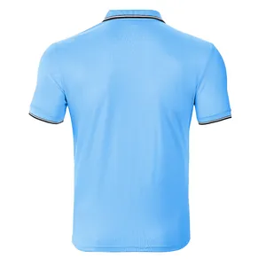 Vue arrière d'un polo en soie glacée bleu clair respirant avec rayures contrastées