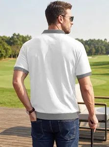 Vue arrière d'un polo pour homme avec des blocs de couleurs et un tissu blanc texturé.