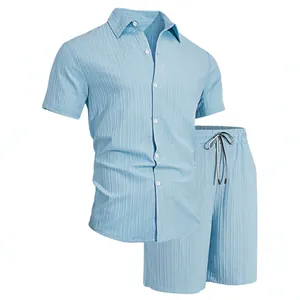 Herren Sommer Freizeit-Zweiteiler mit geripptem Kurzarmhemd und Shorts in Hellblau