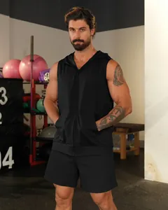 Men's sleeveless fitness hoodie with zipper and pockets for summer workout training.
