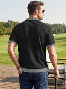Vue arrière détaillée d'un polo noir pour homme avec texture gaufrée et gris.