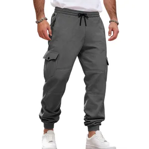 Pantaloni cargo da uomo in pile con tasche e coulisse in grigio scuro sportivo