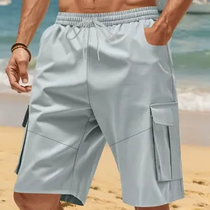 Detailansicht von Herren-Cargoshorts mit elastischem Kordelzug und Seitentaschen