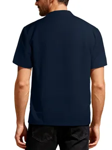 Vue arrière d'un t-shirt à manches courtes en tissu jacquard bleu marine pour hommes
