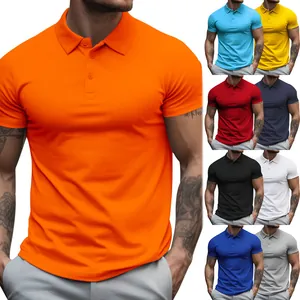 Esposizione completa di polo traspiranti a maniche corte da uomo in vari colori estivi