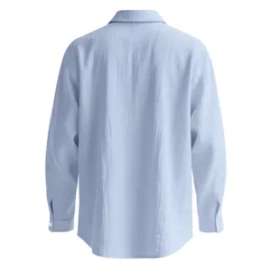 Vista posteriore di una camicia casual a maniche lunghe in cotone e lino azzurro per uomo