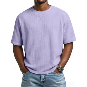 Camiseta de punto gofrado lavanda para hombre con mangas raglán y cuello redondo