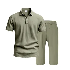 Détail de l'ensemble d'été pour homme avec polo en lin olive et pantalon court décontracté
