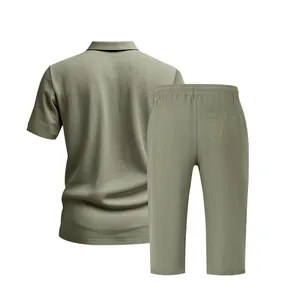 Vue arrière d'un ensemble polo en lin et pantalon court décontracté pour homme vert