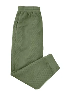 Vista dettagliata dei pantaloni sportivi da uomo in tessuto jacquard verde oliva