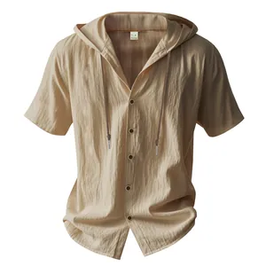 Vue détaillée de la chemise en lin à capuche kaki avec boutons et texture du tissu