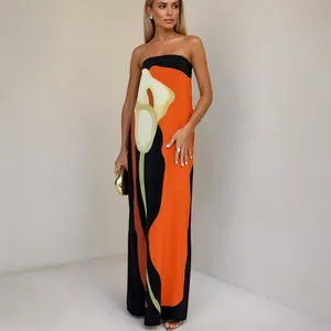 Elegante strapless maxi-jurk met levendige bloemenprint en gedurfd calla-lelie-ontwerp